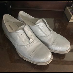 Sorel sneaker boots silver